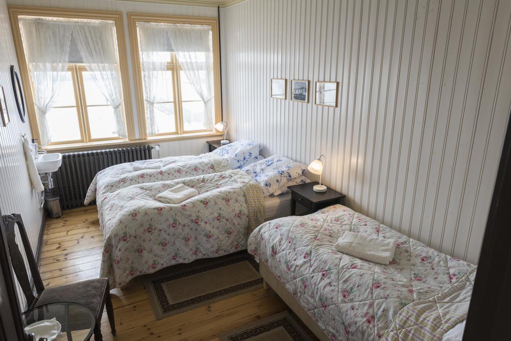 Einarshusid Guesthouse Болунгарвик Номер фото