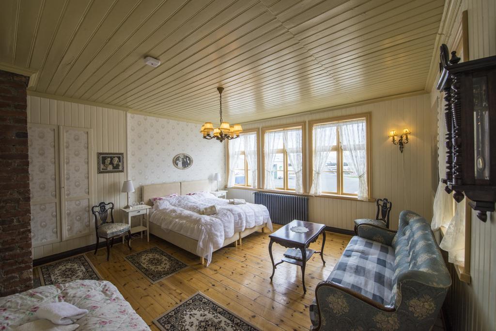 Einarshusid Guesthouse Болунгарвик Экстерьер фото